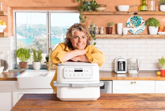 Karaca, Yeni Reklam Filminde Refika Birgül ile Ekranlarda